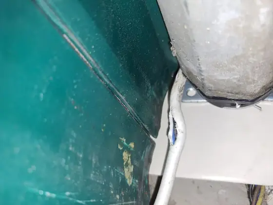 Cavo elettrico danneggiato vicino al motore di una tapparella – Bologna