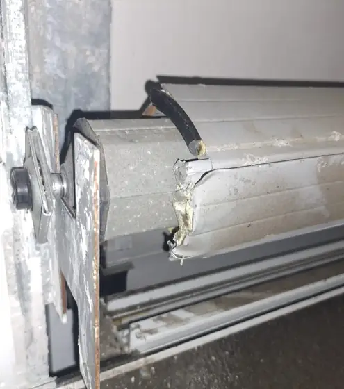 Rullo di una tapparella con stecca terminale rotta – Savena Bologna