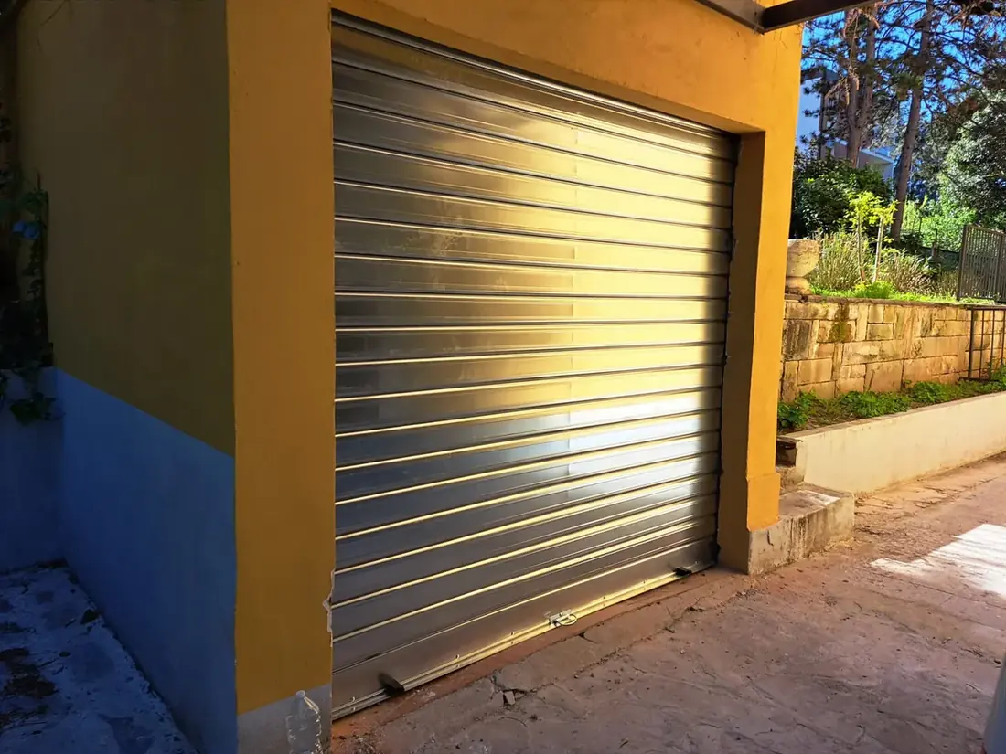 Serranda avvolgibile in acciaio zincato di un garage – Argelato