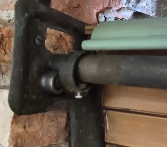 Supporto in ferro del rullo di una tapparella nel cassonetto – Santo Stefano Bologna